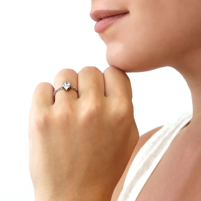 Rings BERRICLE Solitaire Bezel Pear CZ Chain Ring in Sterling Silver 08ct